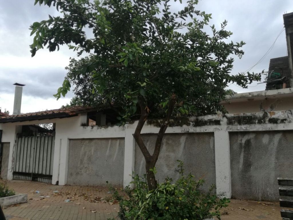VENDO CASA CON SALONES COMERCIALES! IMPERDIBLE OFERTA!! BARRIO TACUMBU — foto 3