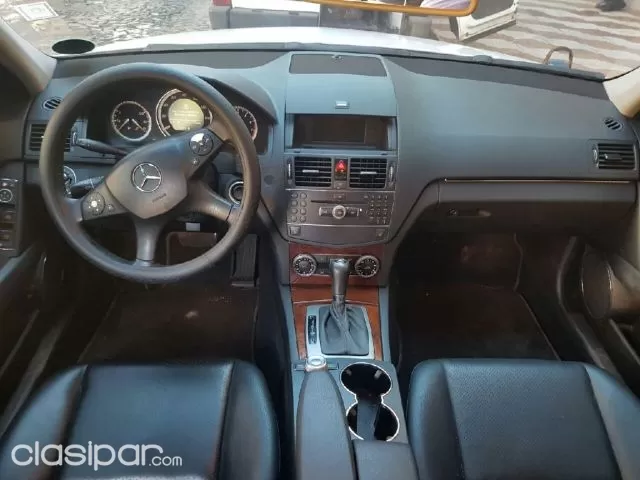 Mercedes-Benz C300 2009 — foto 6