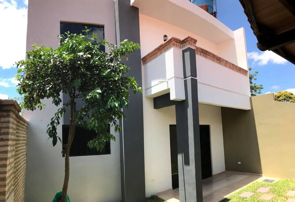 VENDO DUPLEX EN LUQUE BARRIO MORASCUE — foto 2