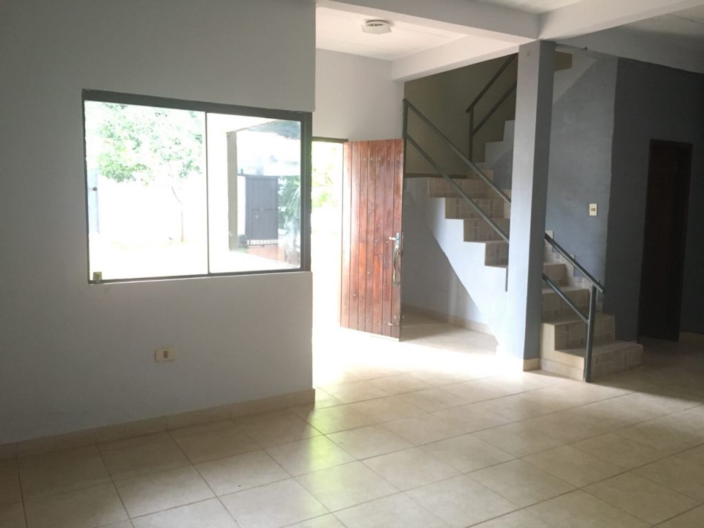 OFERTA casa de 2 pisos en Villa Elisa — foto 3