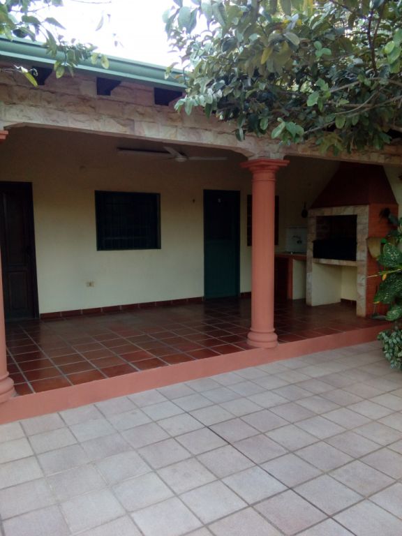 VENDO HERMOSA CASA EN ESQUINA A 200 MTS. DE LA RUTA LUQUE-SAN LORENZO — foto 3