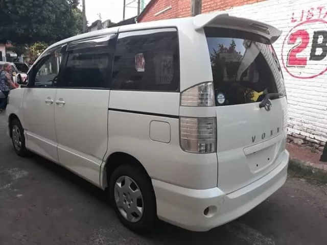 Toyota Noah 2005 — foto 4
