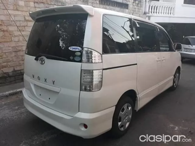 Toyota Noah 2005 — foto 5