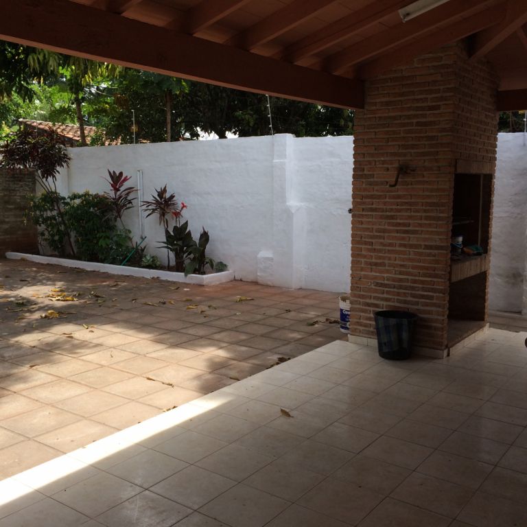 HERMOSA CASA EN BARRIO MCAL. ESTIGARRIBIA – ZONA IDENTIFICACIONES - HIPERSEIS — foto 3