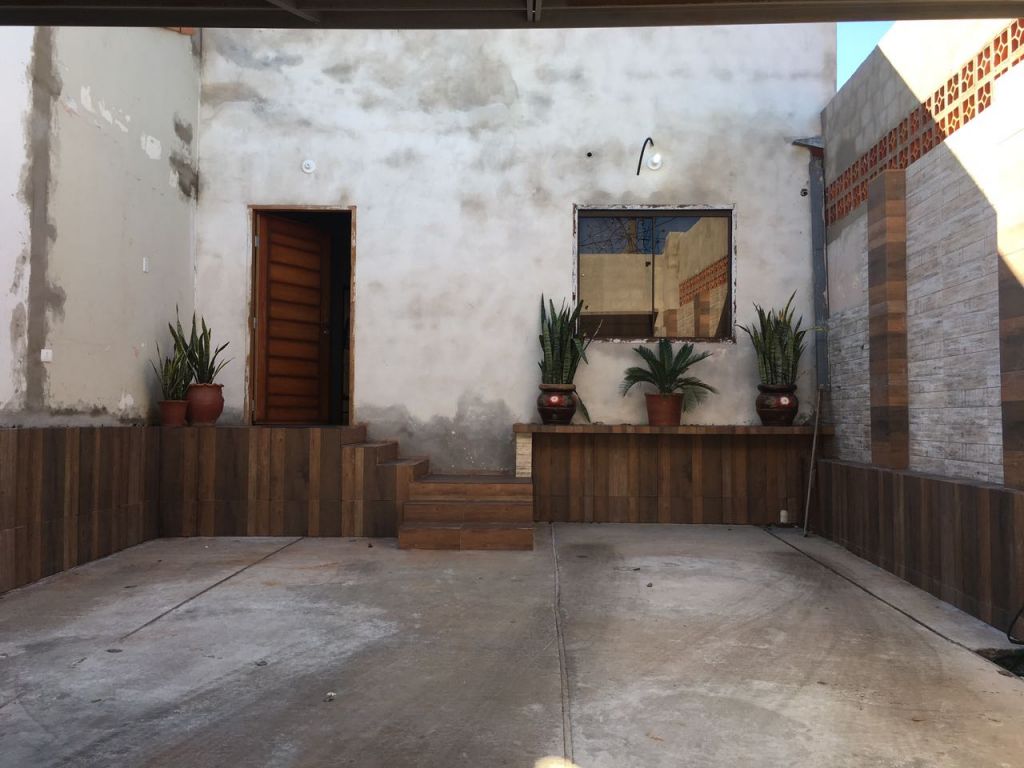VENDO CASA EN LAMBARÉ a 3 cuadras de CACIQUE LAMBARÉ Y SUPER SEIS — foto 2