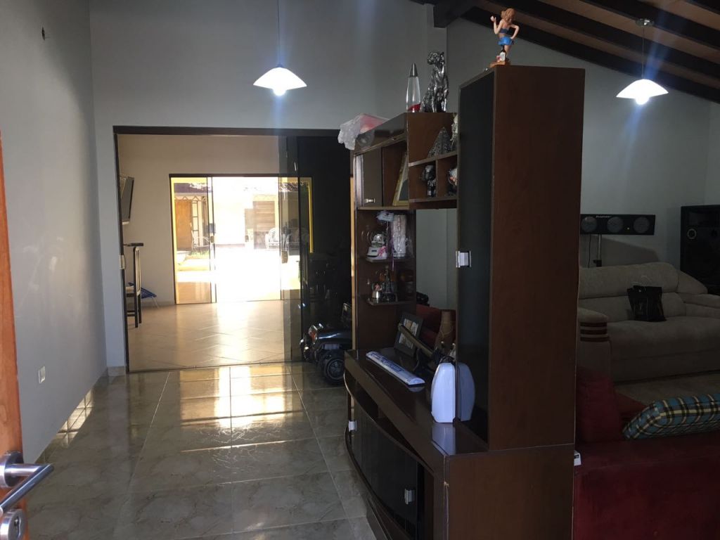 VENDO CASA EN LAMBARÉ a 3 cuadras de CACIQUE LAMBARÉ Y SUPER SEIS — foto 3