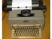 Vendo maquina de escribir olivetti funcionando