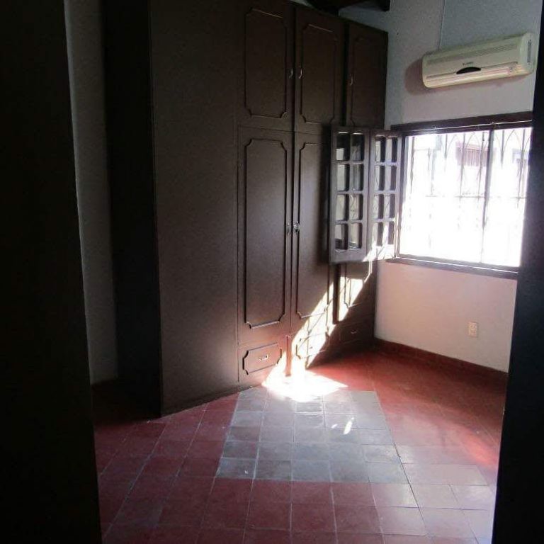 BARRIO SEMINARIO ALQUILO CASA CON 6 AMBIENTES PARA OFICINA!!! — foto 3