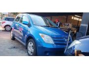 oferto hermoso Toyota ist azul Francia año 2003 motor 1300vvti naftero caja automática recién importado sin uso en py con garantía por el cambio de volante
