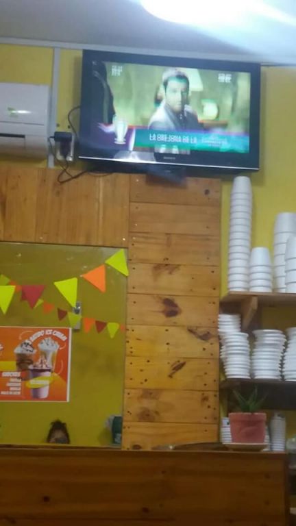 Vendo Helaria, totalmente equipa, clientela formada, lugar super concurrido, para comprar y empezar — foto 3