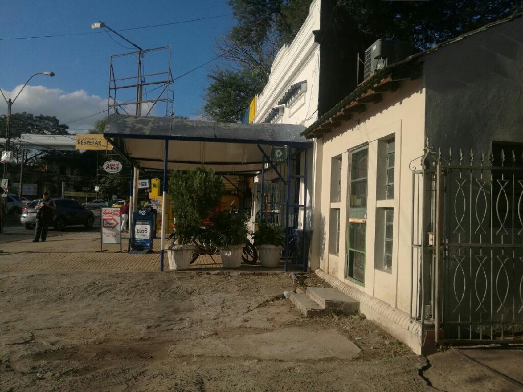 Alquilo salon sobre Avenida Artigas cPrimer — foto 2