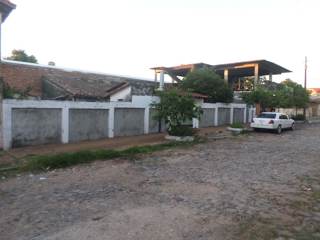 VENDO UNA CASA UBICADA EN 16 PROYECTADAS ESQ. AYOLAS -ASUNCIÓN — foto 2