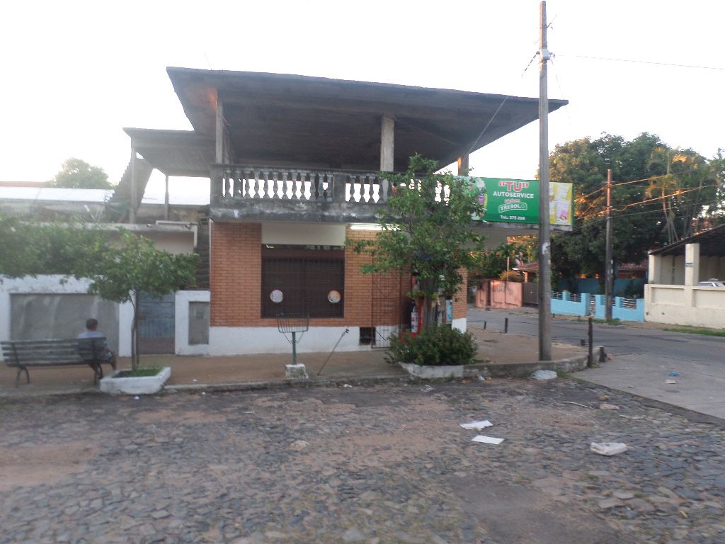 VENDO UNA CASA UBICADA EN 16 PROYECTADAS ESQ. AYOLAS -ASUNCIÓN — foto 3