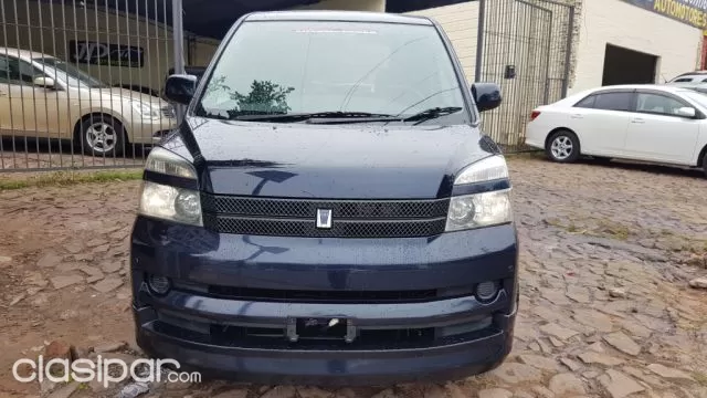 Toyota Voxy 2004 — foto 4