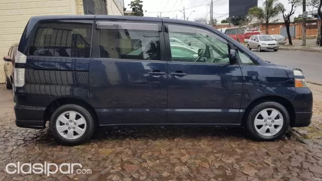 Toyota Voxy 2004 — foto 5
