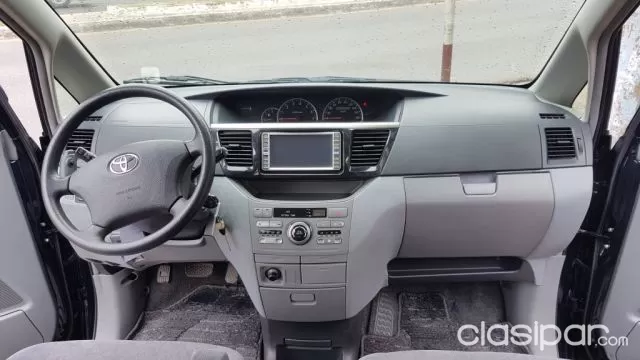 Toyota Voxy 2004 — foto 7