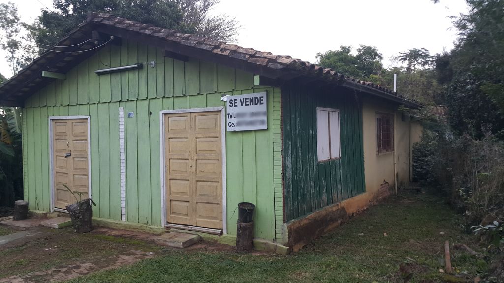 VENDO CASA TITULADA EN BARRIO AZUCENA DE CORONEL OVIEDO A 300MTS DE LA DOBLE AVENIDA CON IMPUESTO AL DIA — foto 2