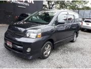 VENDO TOYOTA VOXY - REC IMPORT - EL MAS FULL - DOBLE TECHO SOLAR - LLANTAS DE MAG - XENON - AÑO 2004 - OFRECE ANTAR AUTOMOTORES CASA CENTRAL - TR CON AUGUSTO CENTURION