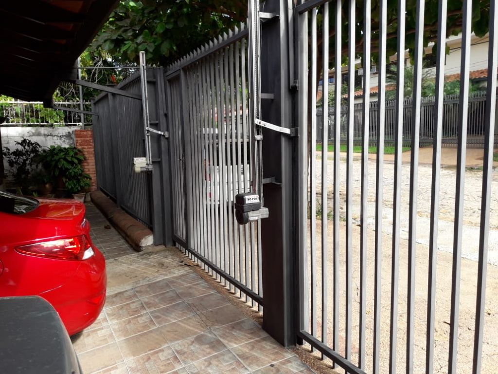 VENDO AMPLIA CASA! — foto 2