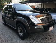 CASI COMO UN RECIEN IMPORTADO SSANGYONG REXTON - 2.9 C.C BOMBA SENCILLA - AÑO 2003 - COLOR NEGRO SIN DETALLES DE NADA ..!!!! TR CON AUGUSTO
