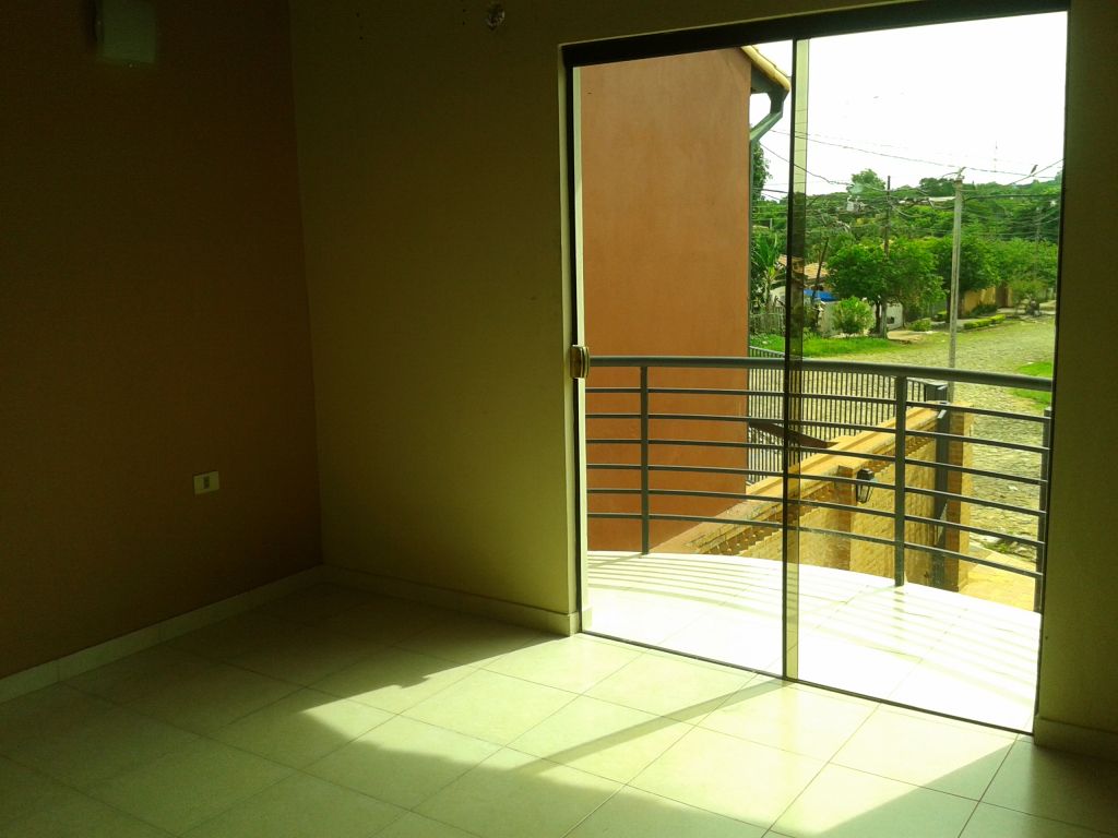 HERMOSO DUPLEX EN LAMBARE EXCELENTE UBICACIÓN — foto 2