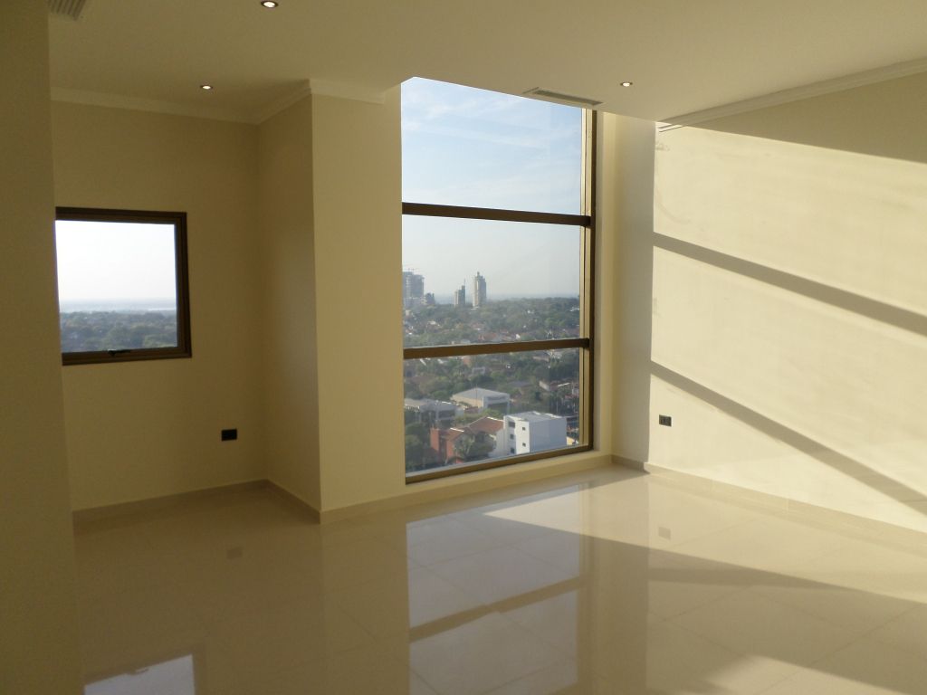 Alquilo o Vendo Amplio Penthouse De 3 Dormitorios En Suite Con Piscina Propia En Carmelitas — foto 3
