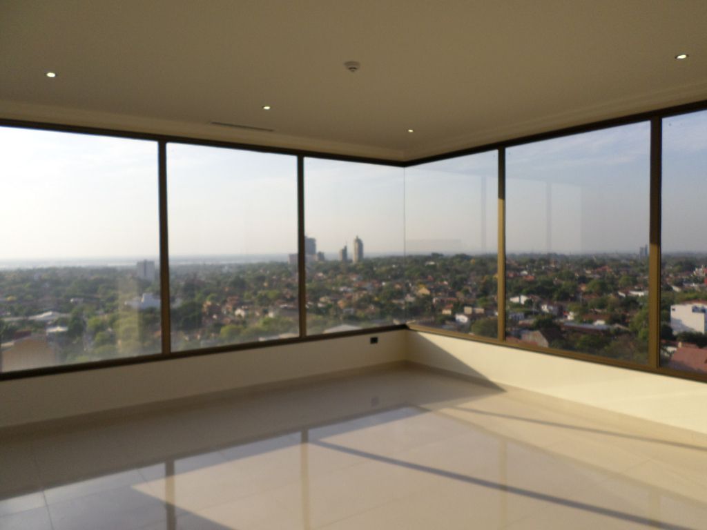 Alquilo o Vendo Amplio Penthouse De 3 Dormitorios En Suite Con Piscina Propia En Carmelitas — foto 2