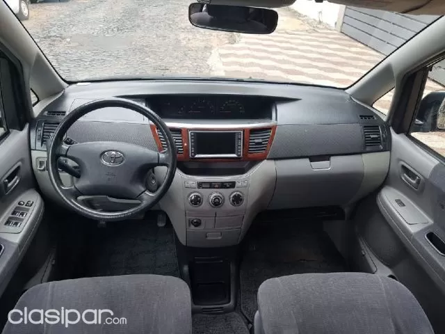 Toyota Voxy 2003 — foto 4