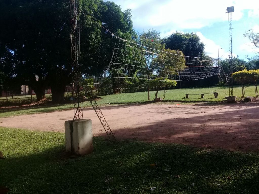 VENDO HERMOSA CASA QUINTA EN LA CIUDAD DE CORONEL OVIEDO. — foto 3