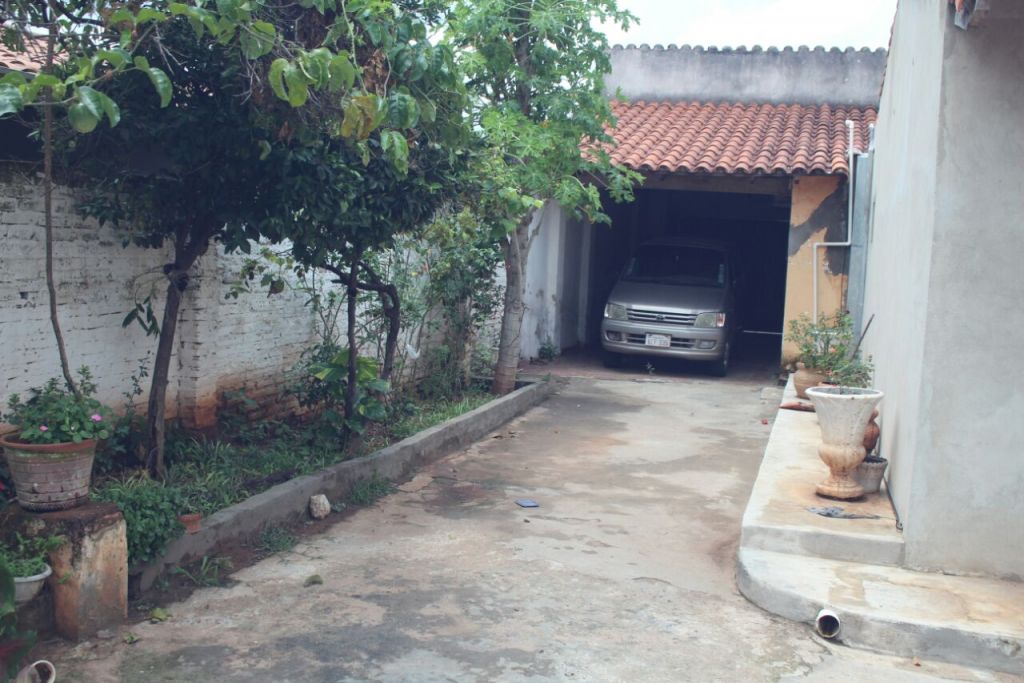 CASA DETRAS DE LOS JRDINES EN FDO. DE LA MORA — foto 2