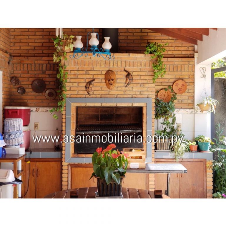EN VENTA CASA ZONA COLEGIO GOETHE CON 3 SUITES — foto 2