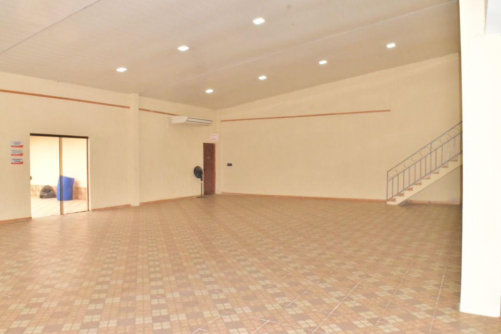 Amplio Salón Comercial en Mariano Roque Alonso — foto 2