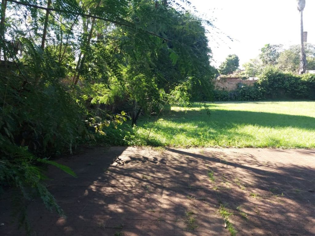 HERMOSA RESIDENCIA SOBRE ASFALTO - BARRIO SAJONIA — foto 3