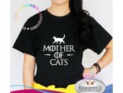 REMERA COLOR NEGRO DE MANGAS CORTAS MOTHER OF CATS MADRE DE GATOS
