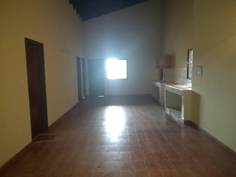 ALQUILO DEPARTAMENTO EN CENTRO DE LUQUE — foto 2