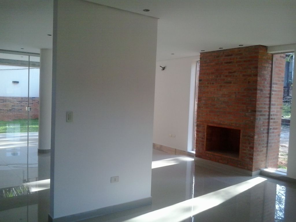 SERVIN BIENES RAÍCES VENDE HERMOSA CASA EN BARRIO CERRADO SEMINARIO - ASUNCION — foto 3