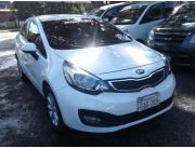 ESPECTACULAR CASI COMO UN 0 KM KIA RIO AÑO 2015 - MECANICO - COLOR BLANCO - UNICO DUEÑO - LISTO PARA TRANSFERIR ....!!!!! TR CON AUGUSTO