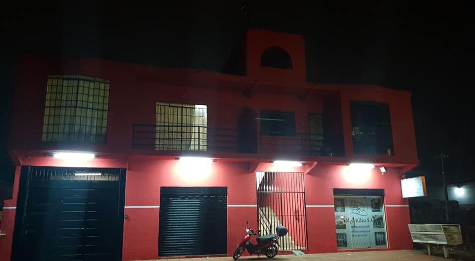 SE ALQUILA HERMOSO SALONOFICINAPELUQUERIAECT — foto 2