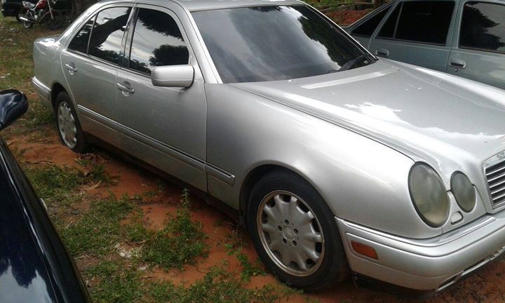 Mercedes benz E300, anho 99 en perfecto estado con todos los documentos al dia! — foto 3