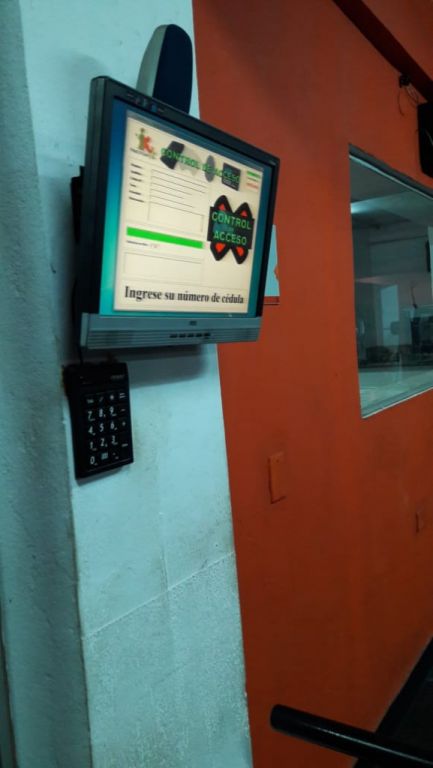 GIMNASIO EN VENTA SOBRE ACCESO SUR(RECIBO VEHICULO) — foto 2