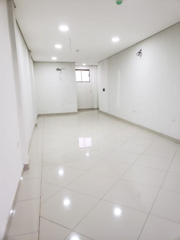 SALÓN PARA OFICINA AVDA. SAN BLÁS KM 35. EXCELENTE UBICACIÓN!! — foto 2