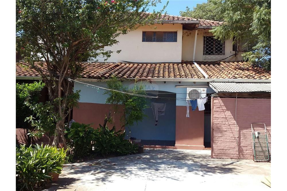 Casa con excelente ubicación en 4to Barrio Luque — foto 2