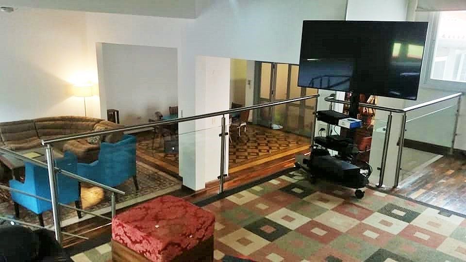 ALQUILO HERMOSA RESIDENCIA PARA EMPRESAS CORPORATIVAS O VIVIENDA SOBRE LA AVENIDA GENERAL SANTOS, PRÓXIMO A LA AVENIDA MARISCAL LOPEZ Y TAMBIÉN A LA AVENIDA ESPAÑA. — foto 2
