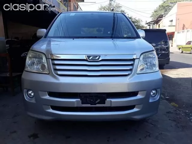 Toyota Noah 2003 - foto 2