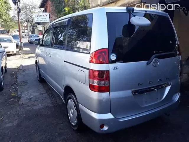 Toyota Noah 2003 — foto 4