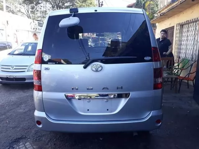 Toyota Noah 2003 - foto 5