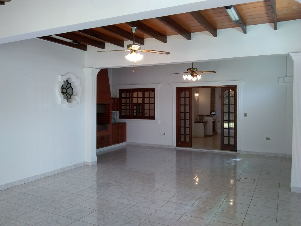 CASA DE 2 PLANTAS EN ENCARNACION — foto 2