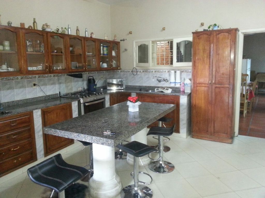 OFERTO HERMOSA RESIDENCIA EN SAN LORENZO — foto 2