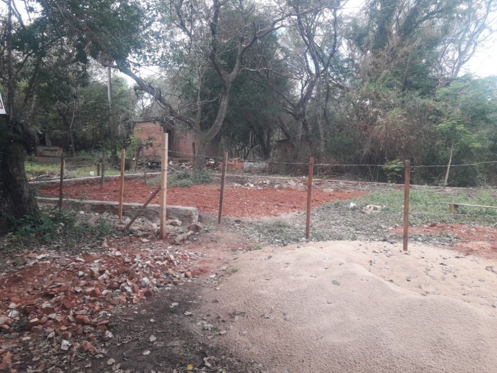 Vendo terreno en esquina. Zona Costa Azul, Limpio. — foto 2