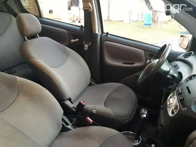 Toyota Vitz 2003 — foto 5
